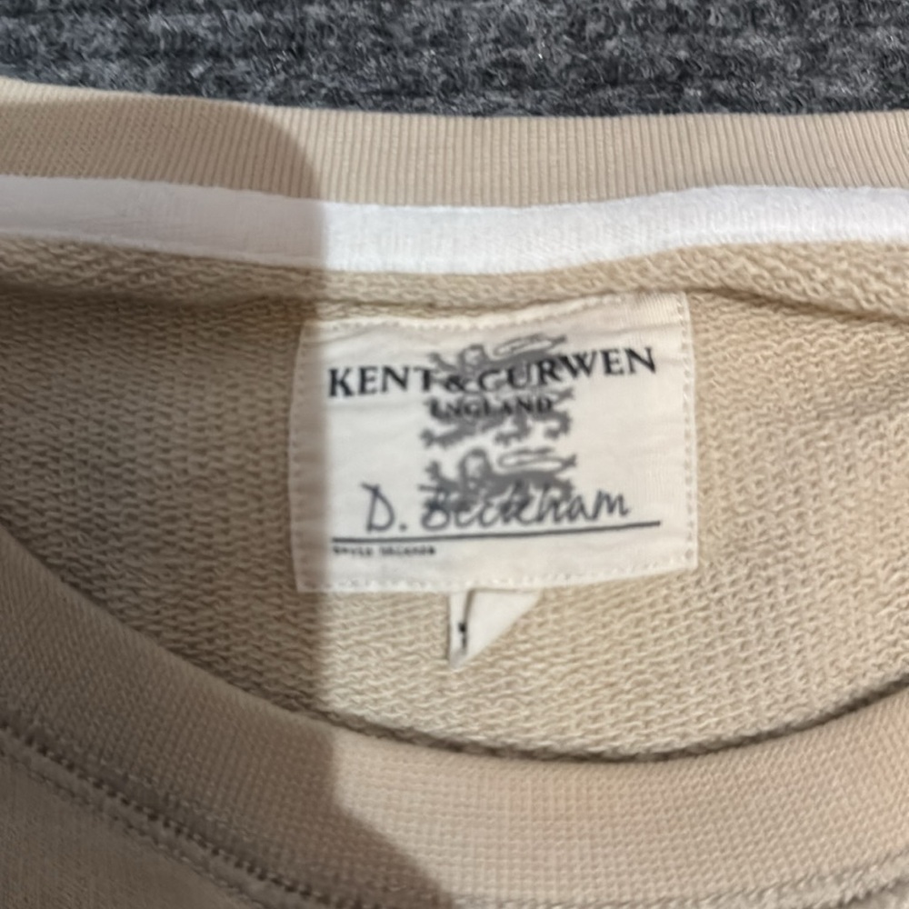 Men's Beige Sweater with Rose Patch
Kent & Curwen - Picture 2 of 3